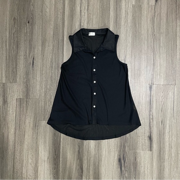 Black Collared Button Down Sleeveless Blouse - Picture 2 of 4